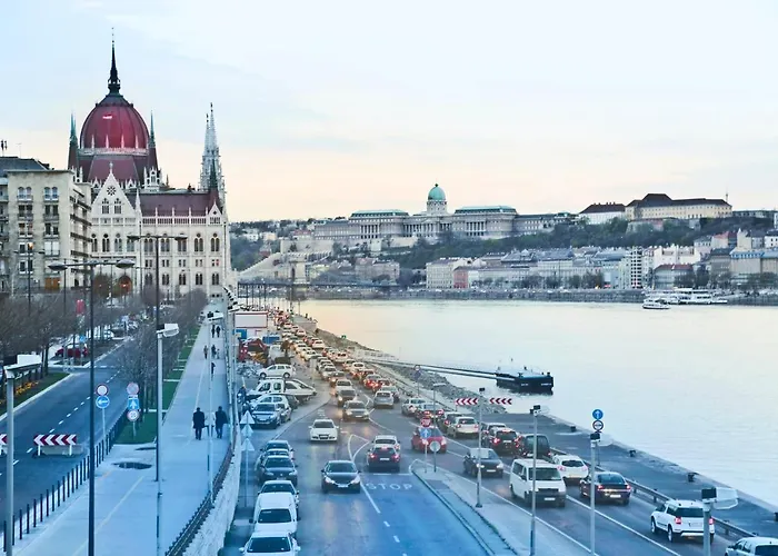 Cozy & Quiet Apartment Near Kiraly Street Free Parking, Ac, Perfect For 4 Guests!